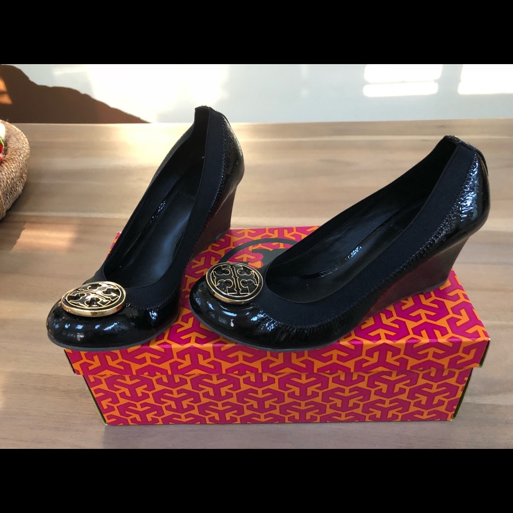 Tory Burch black elastic wedge Size 35/US5